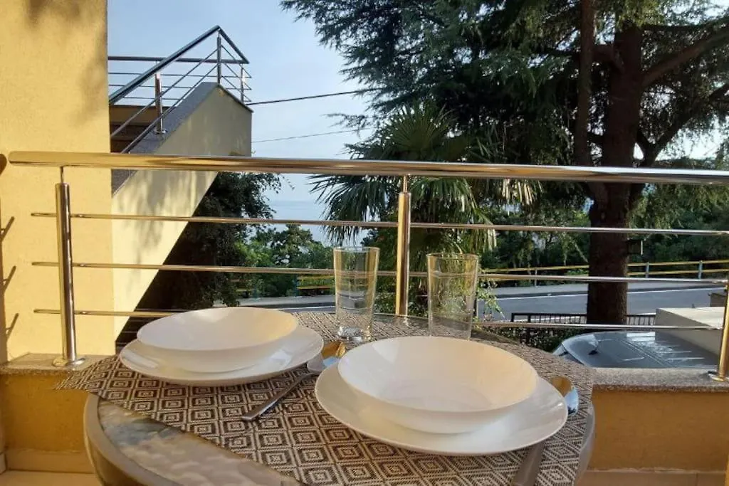 Lovely Apartment With A Private Terrace And Sea View Matulji